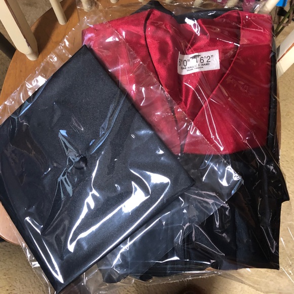 Cap & Gown Black & Red Unisex 6'-6'2" tall Graduation Ceremony Robe - Picture 4 of 11